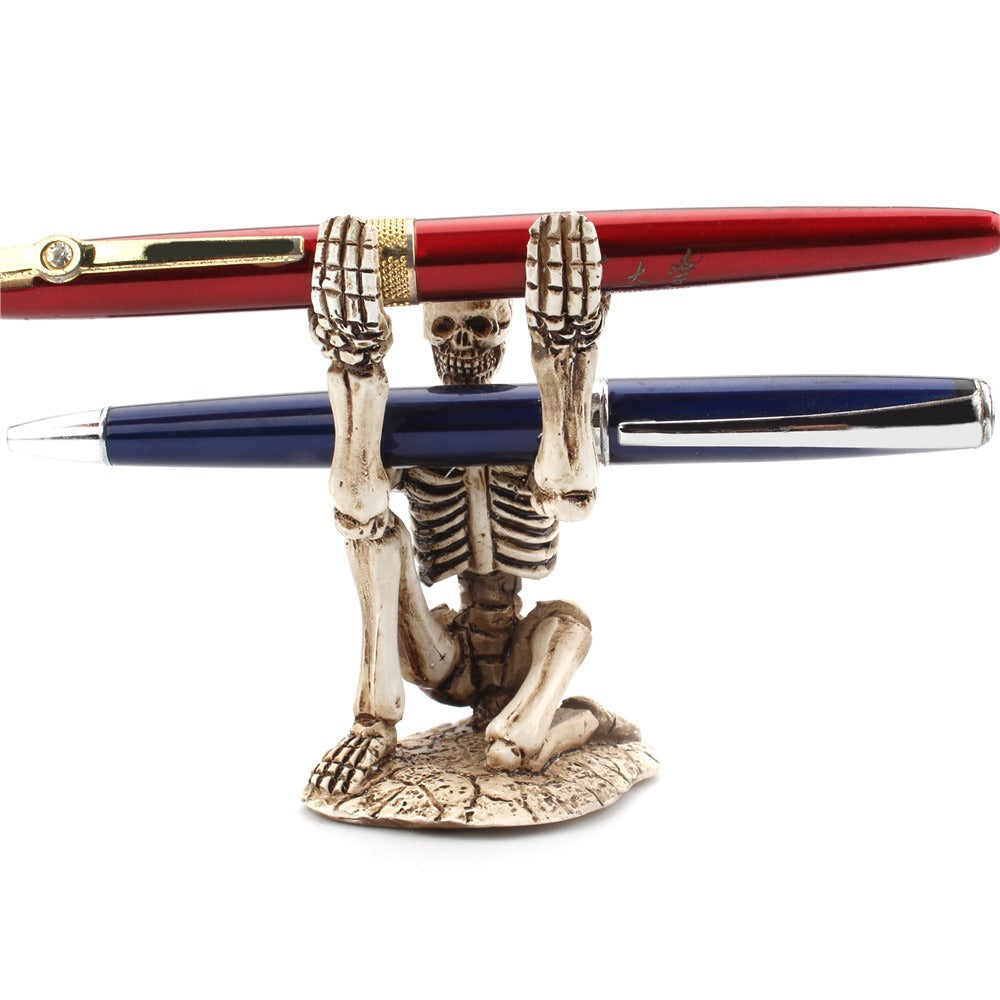Gothic Totenkopf Stifthalter – Kreatives Schreibtischaccessoire aus Kunstharz-4.jpg