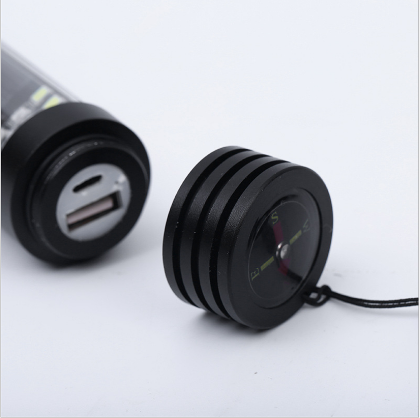SolarGuard Pro - Solare Survival-Taschenlampe_5-in-1 Notfall-Tool mit Powerbank & Sicherheitshammer-09.png