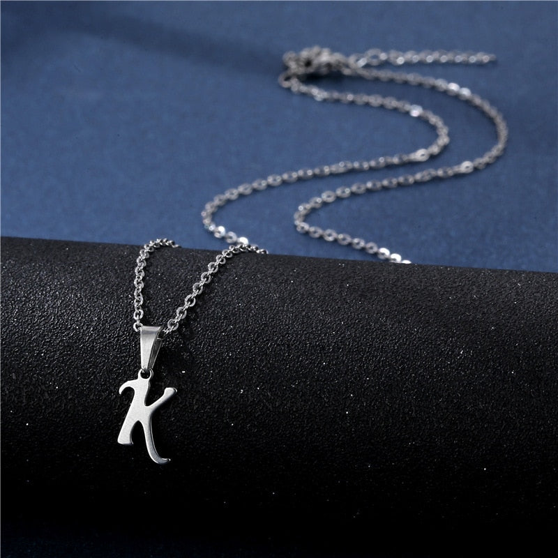 Modische Halskette mit Anfangsbuchstaben-Anhänger-10.jpg