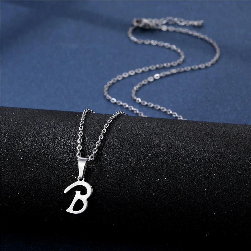 Modische Halskette mit Anfangsbuchstaben-Anhänger-20.jpg