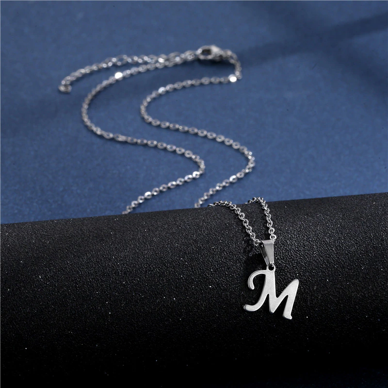 Modische Halskette mit Anfangsbuchstaben-Anhänger-26.jpg